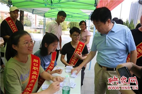 beat365在线唯一官网迎来7000余名2019级新生入学报到